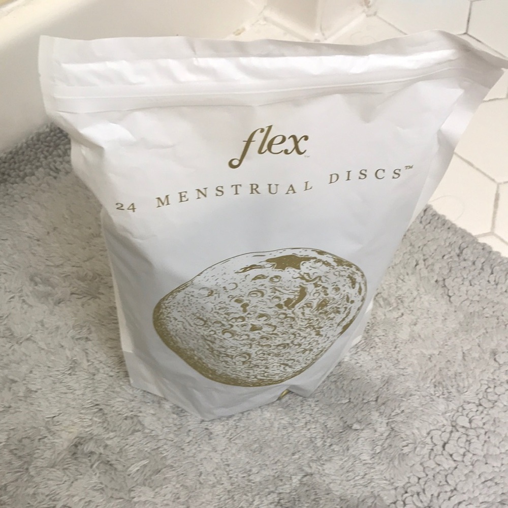 Flex mestrual disc 24 i the white package & extras